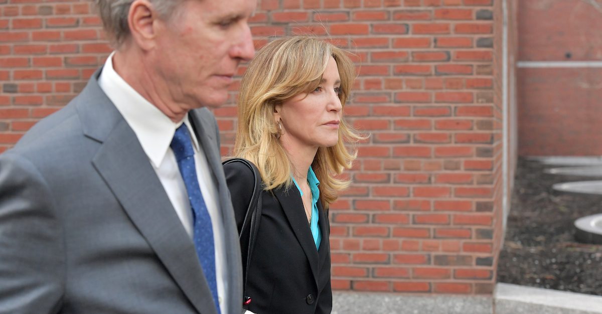 Prosecutors Recommend Light Sentence For Felicity Huffman Law And Crime