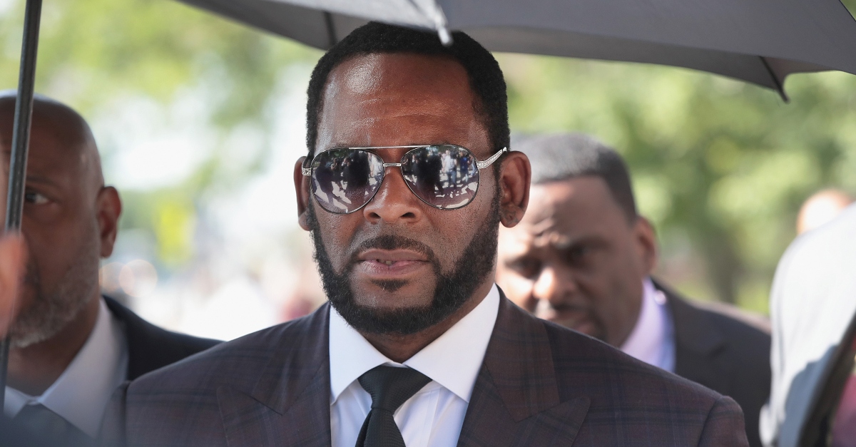 R&B singer R. Kelly leaves the Leighton Criminal Courts Building following a hearing on June 26, 2019 in Chicago. (Photo by Scott Olson/Getty Images.)