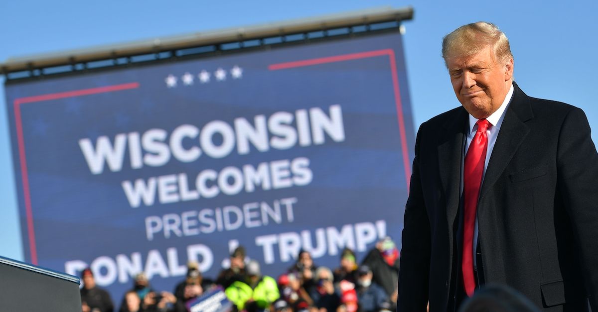 US President Donald Trump arrives to a campaign rally at Green Bay Austin Straubel International Airport in Green Bay, Wisconsin on October 30, 2020. (Photo by MANDEL NGAN / AFP) 