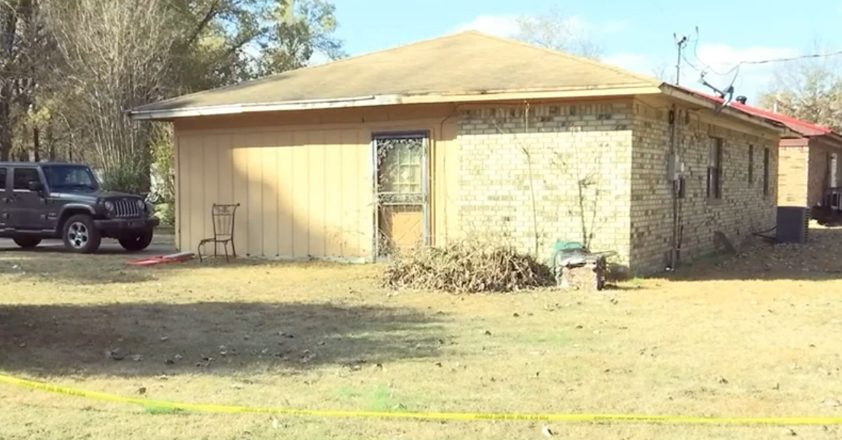 The home where Jonathan Rolfe allegedly murdered his mother, sister, and a man. (Screenshot: WHBQ)
