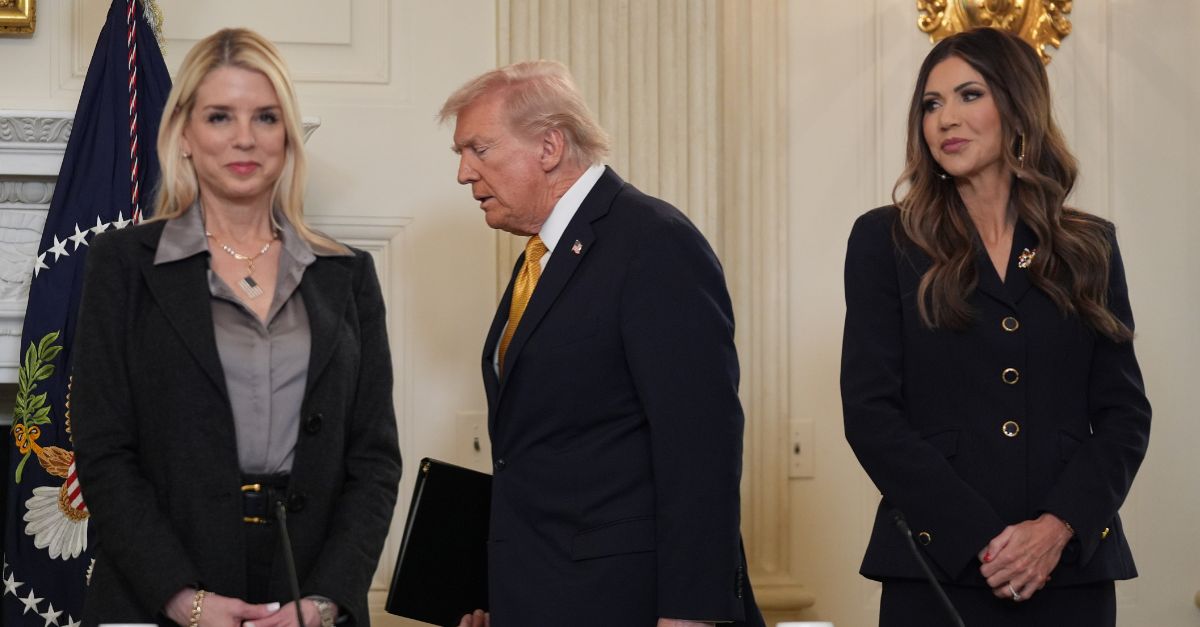 Left to right: Pam Bondi, Donald Trump, Kristi Noem.