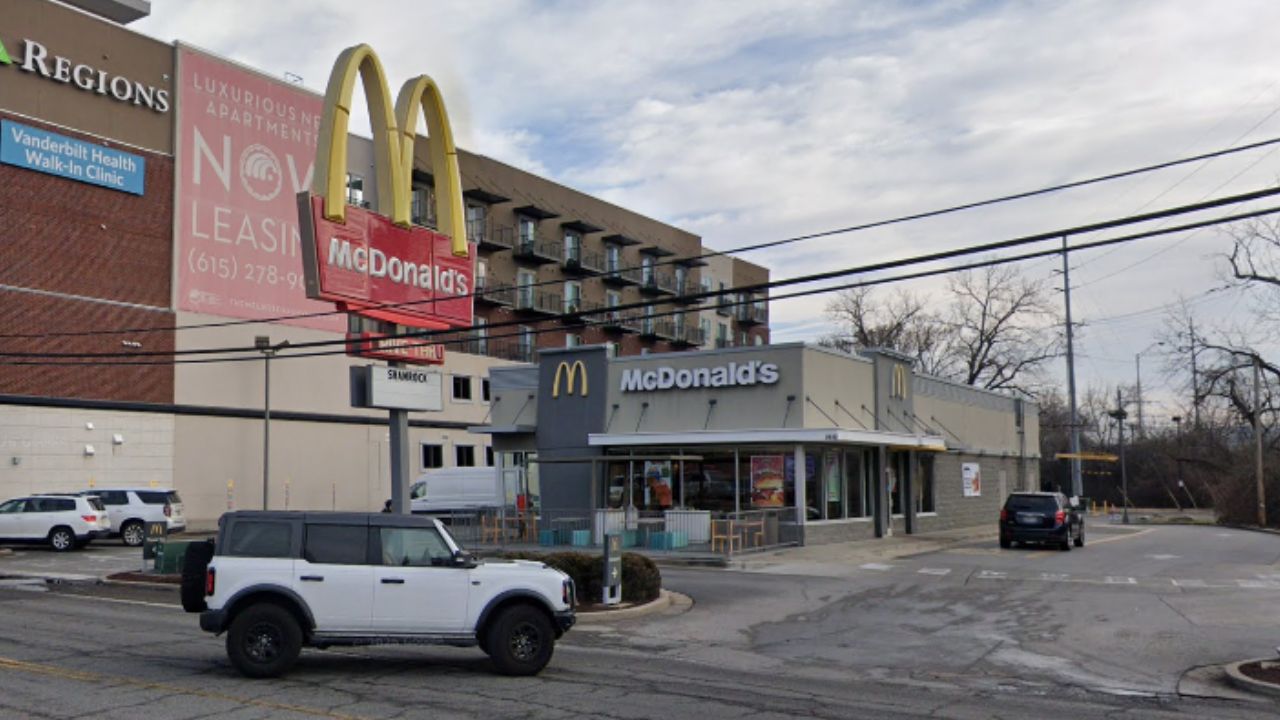The McDonald's in Nashville, Tenn., where Javaunn Brown allegedly broke a worker's arm while being kicked out (Google Maps).